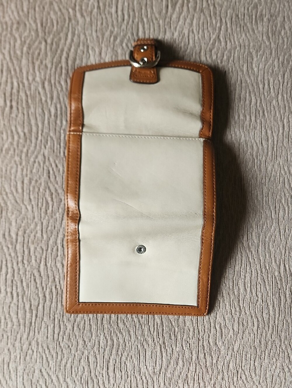 Coach Cream and Tan Leather Buckle Wallet 2004 - Picture 4 of 13